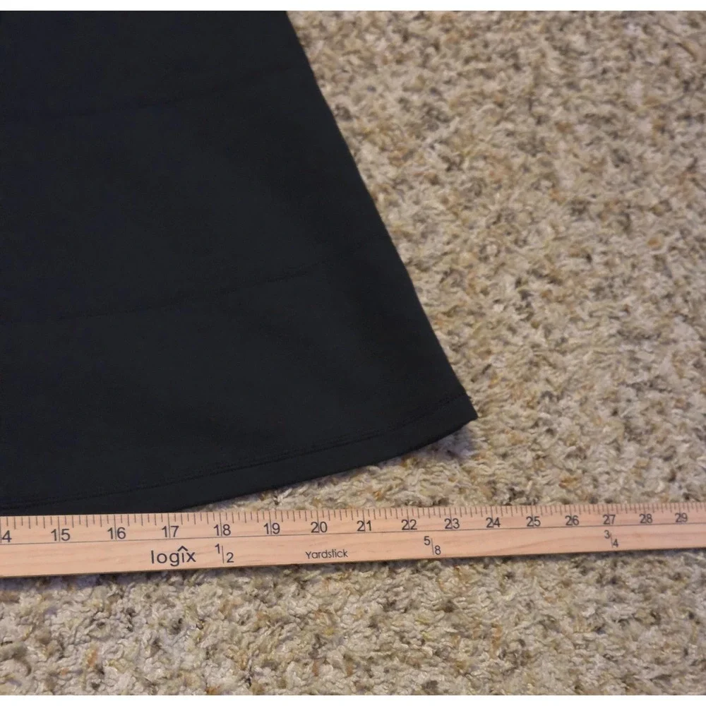 Athleta Strata A-Line Skirt Women's Size Medium Black Front Zip Pockets Black